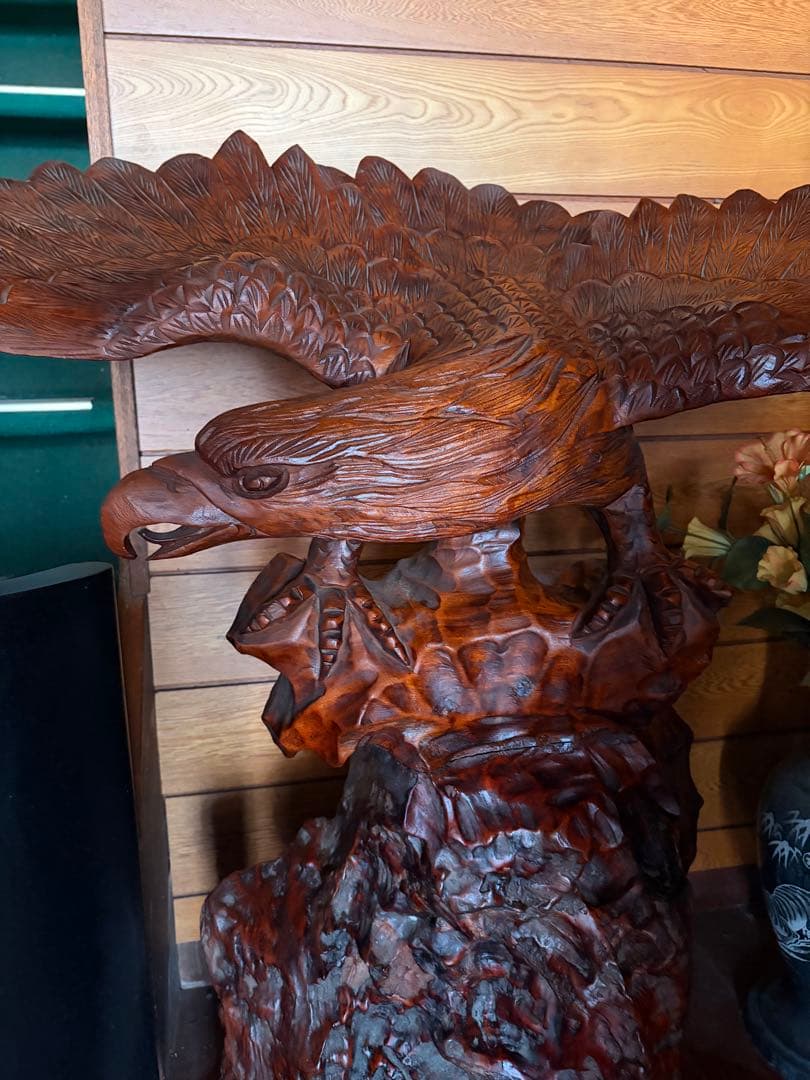 木製鷲の彫刻 一刀彫　大きめ