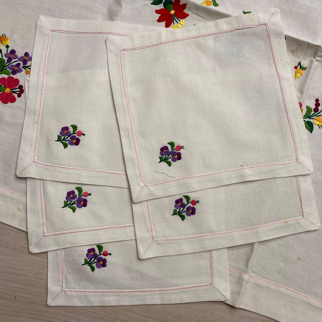 お値下げ【未使用】ハンガリー刺繍　テーブルクロスセット