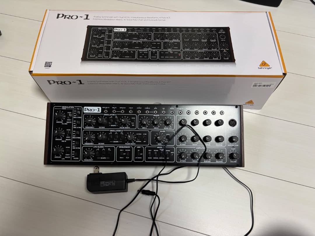Behringer Pro-1 アナログシンセサイザー