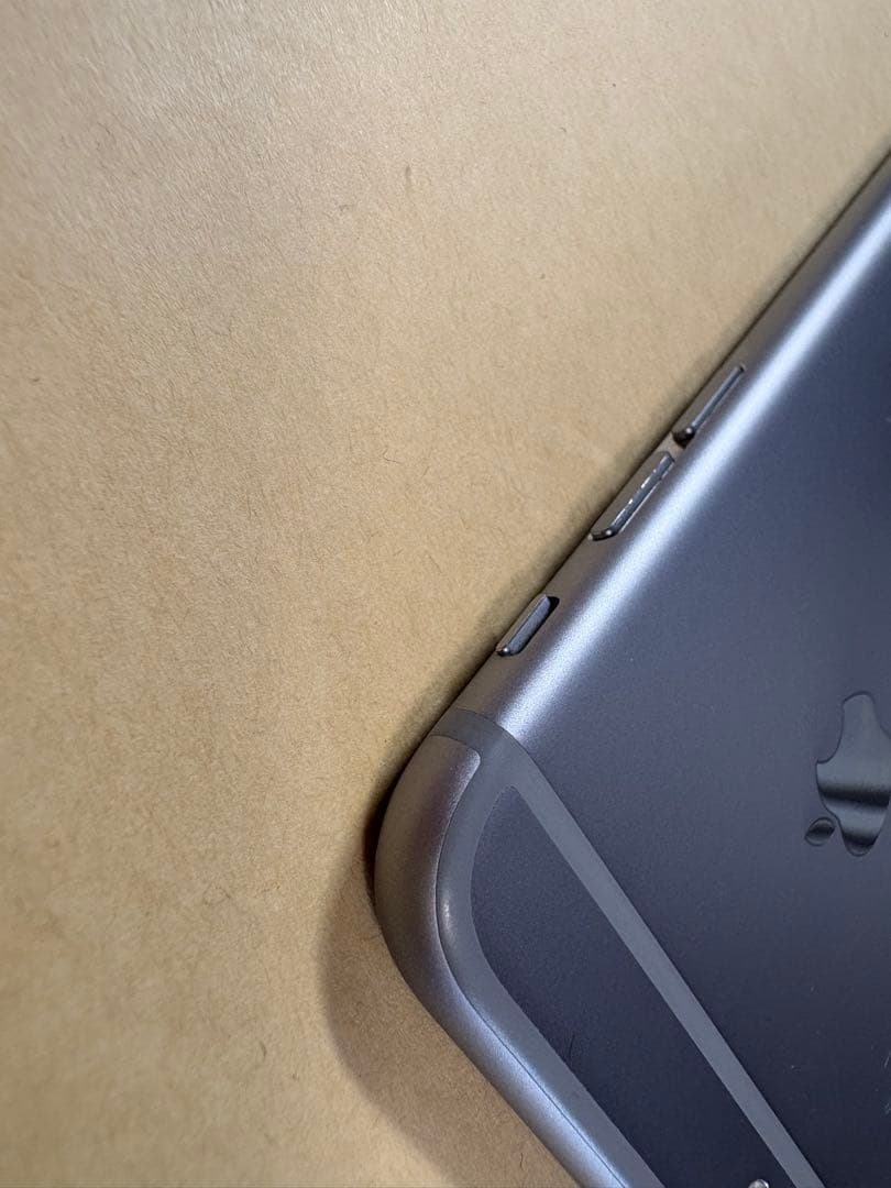 未使用近いBT95%SIMフリーiPhone 6s 32GB スペースグレイ