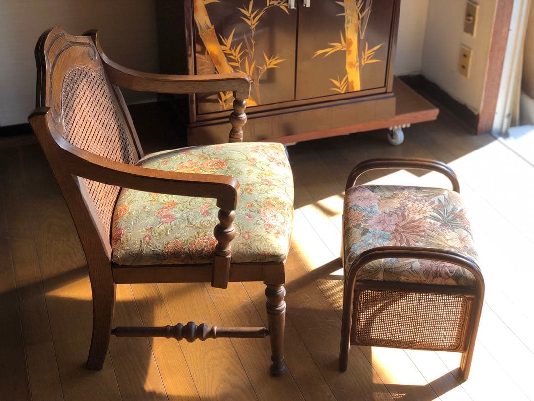 ❷ コスガ製 アンティークチェア＆オットマンセット