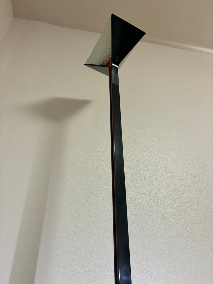 名作フロアランプ「FLOS Papillona」