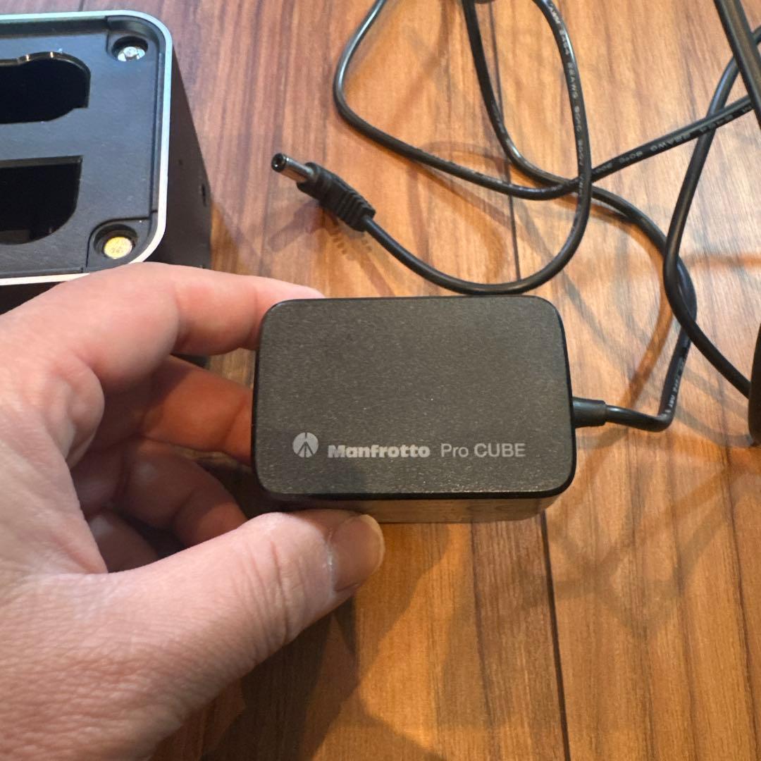 マンフロット　PROCUBE Nikon用　バッテリーチャージャー　付属品付