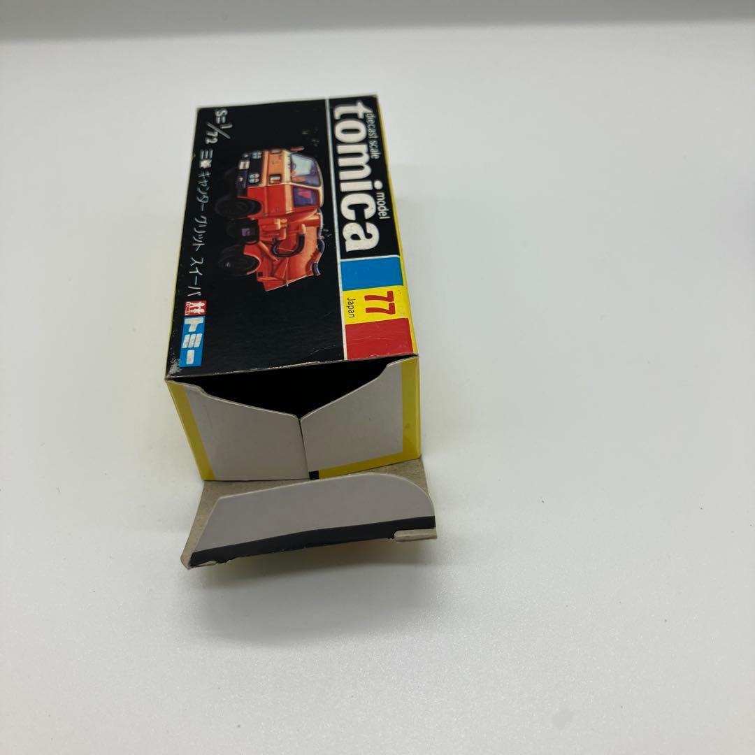 黒箱日本製トミカ　三菱キャンタークリットスイーパ
