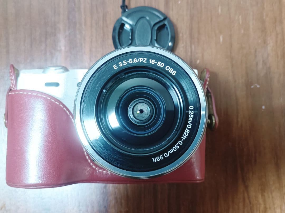 美品SONY　α　NEX-5R　ボディバッテリーのみ　ソニー　ミラーレス一眼レフ