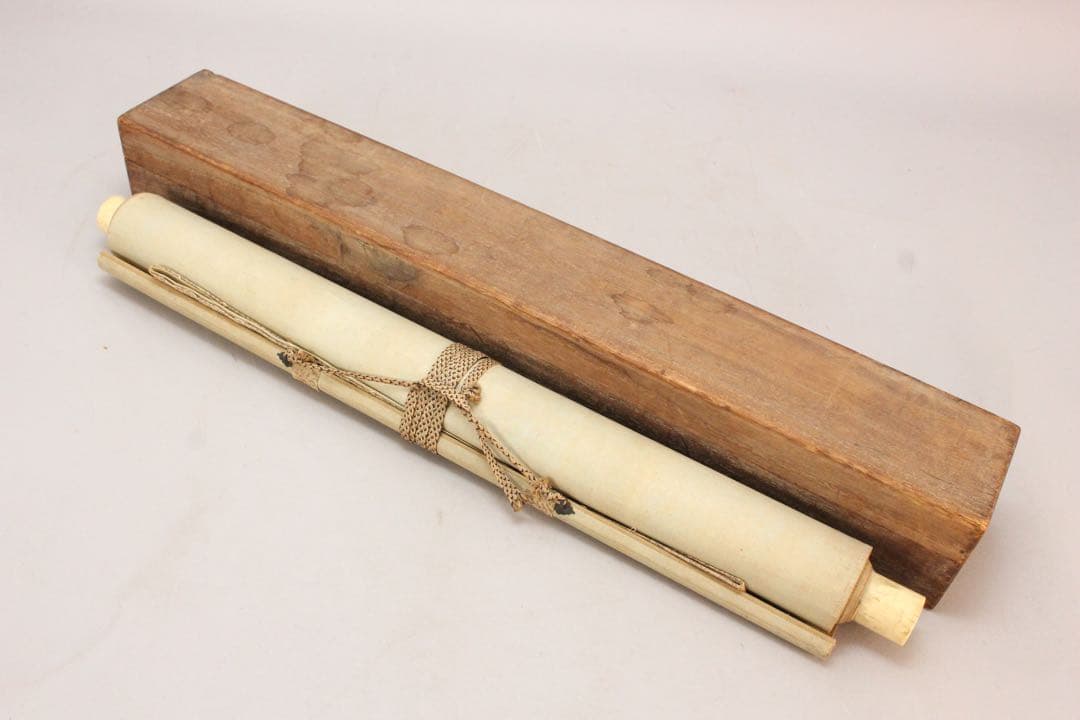 No5275 掛軸　在銘　秀芳　白牡丹図　絹本着色　合箱　花鳥　古美術　送料無料