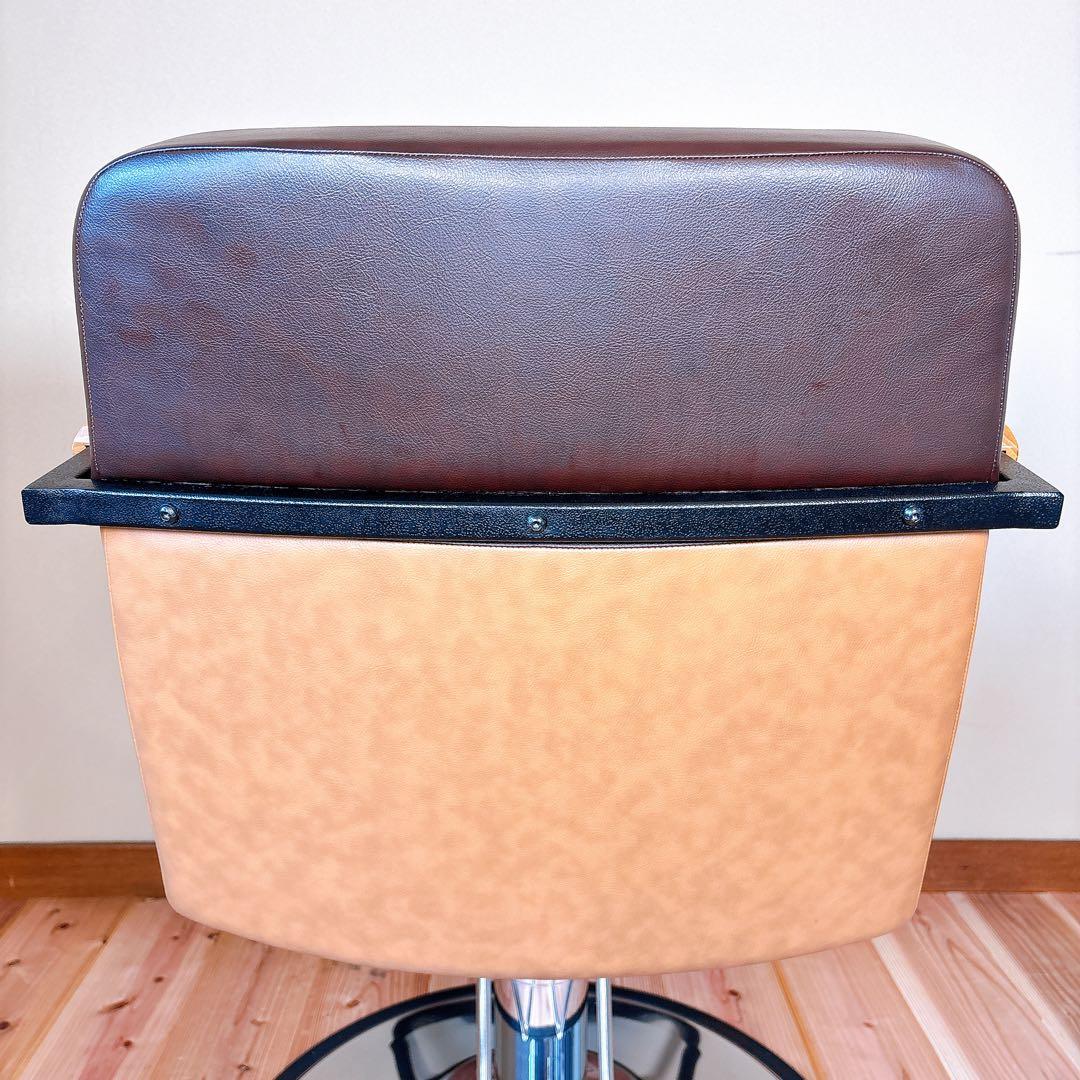 【美品】 スタイリングチェア サロンチェア バーバーチェア 理容椅子 木製アーム