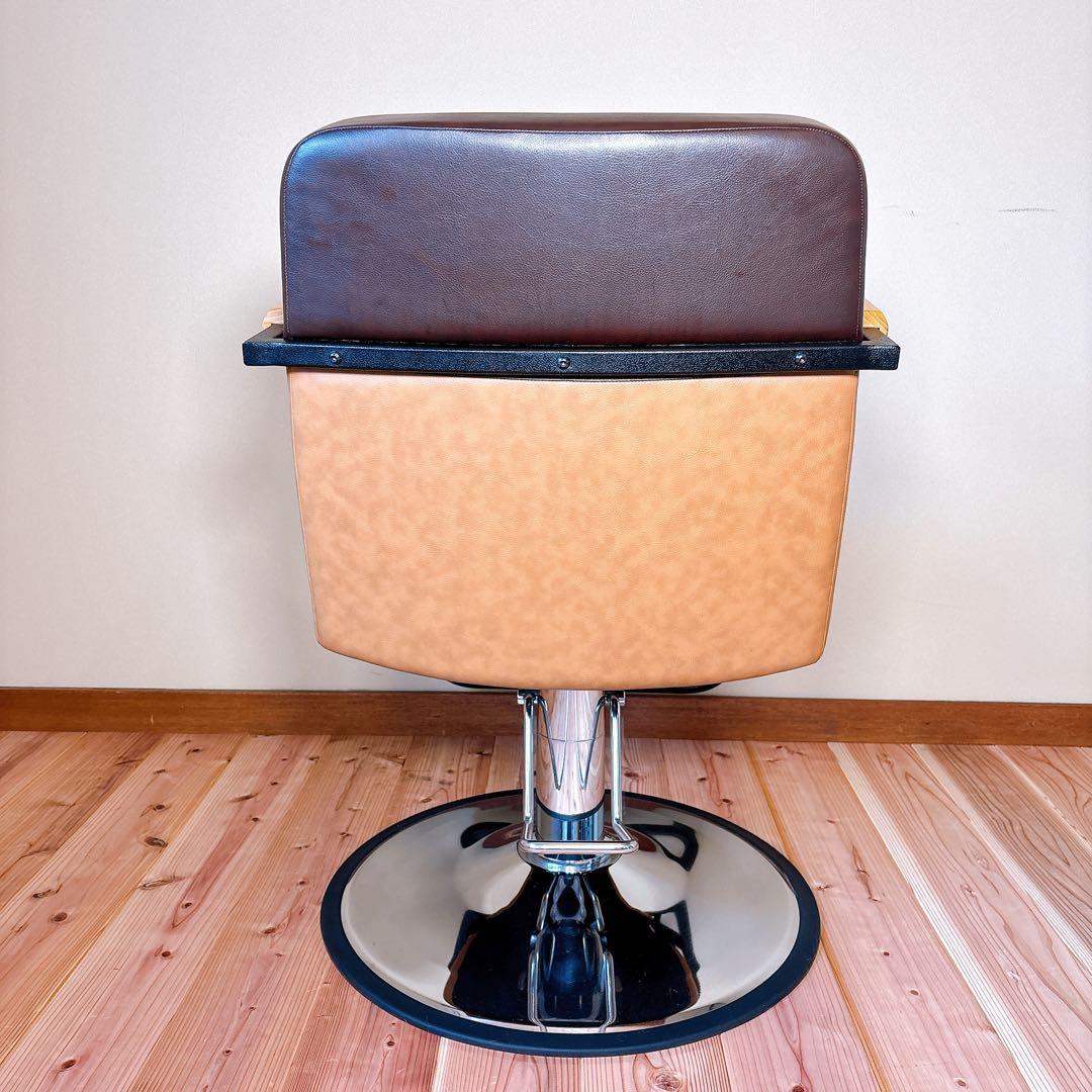 【美品】 スタイリングチェア サロンチェア バーバーチェア 理容椅子 木製アーム