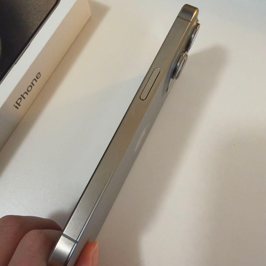 美品 iPhone 15 Pro 128G SIMフリー