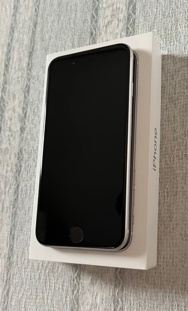 美品iPhone SE 第2世代 ホワイト 64GB SIMフリー 初期化済