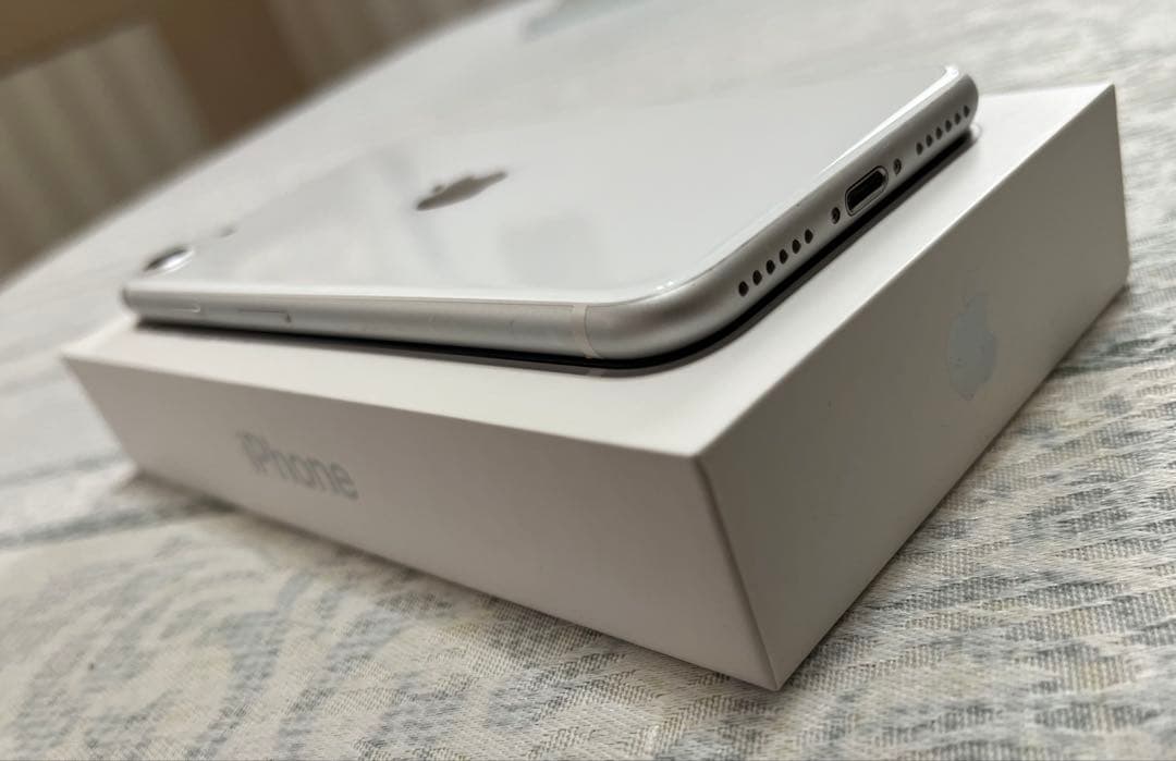 美品iPhone SE 第2世代 ホワイト 64GB SIMフリー 初期化済