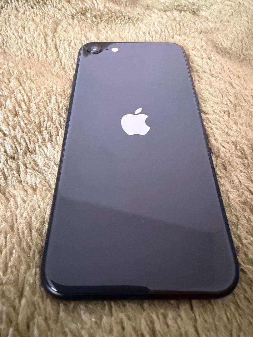 iPhone SE 第二世代　simフリー　64GB ガラスフィルム・ケース付き
