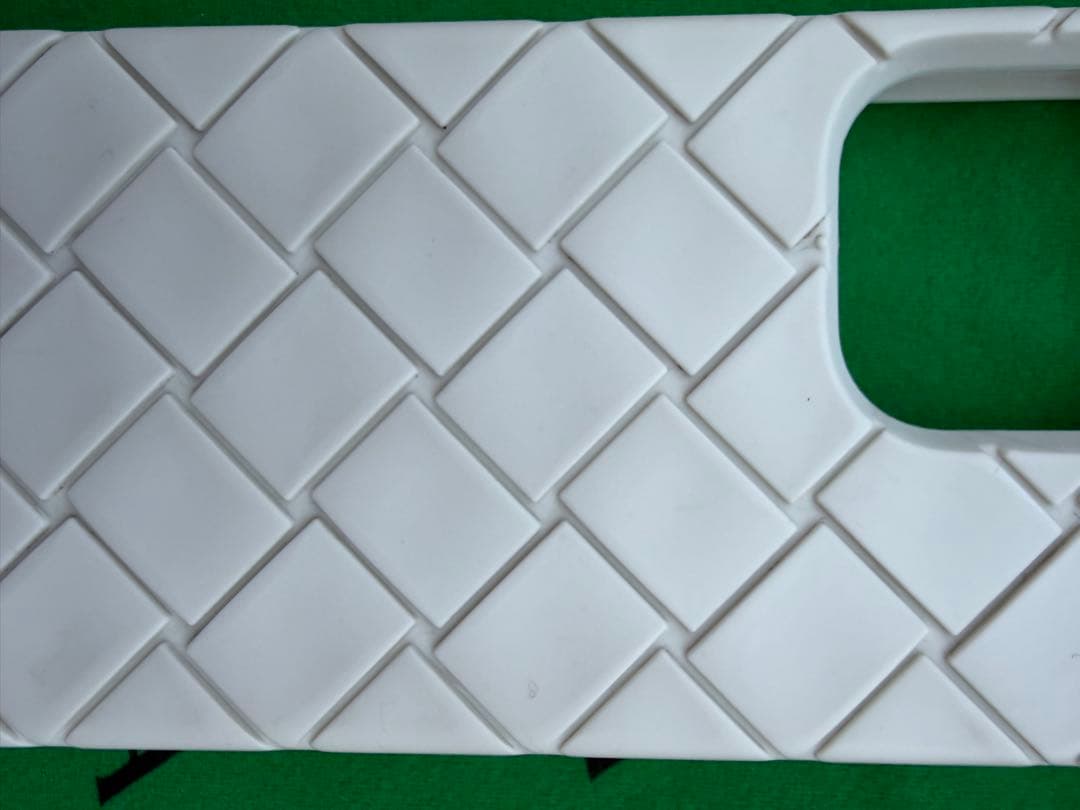 最終お値下げ！BOTTEGA VENETA ホワイト iPhoneケース