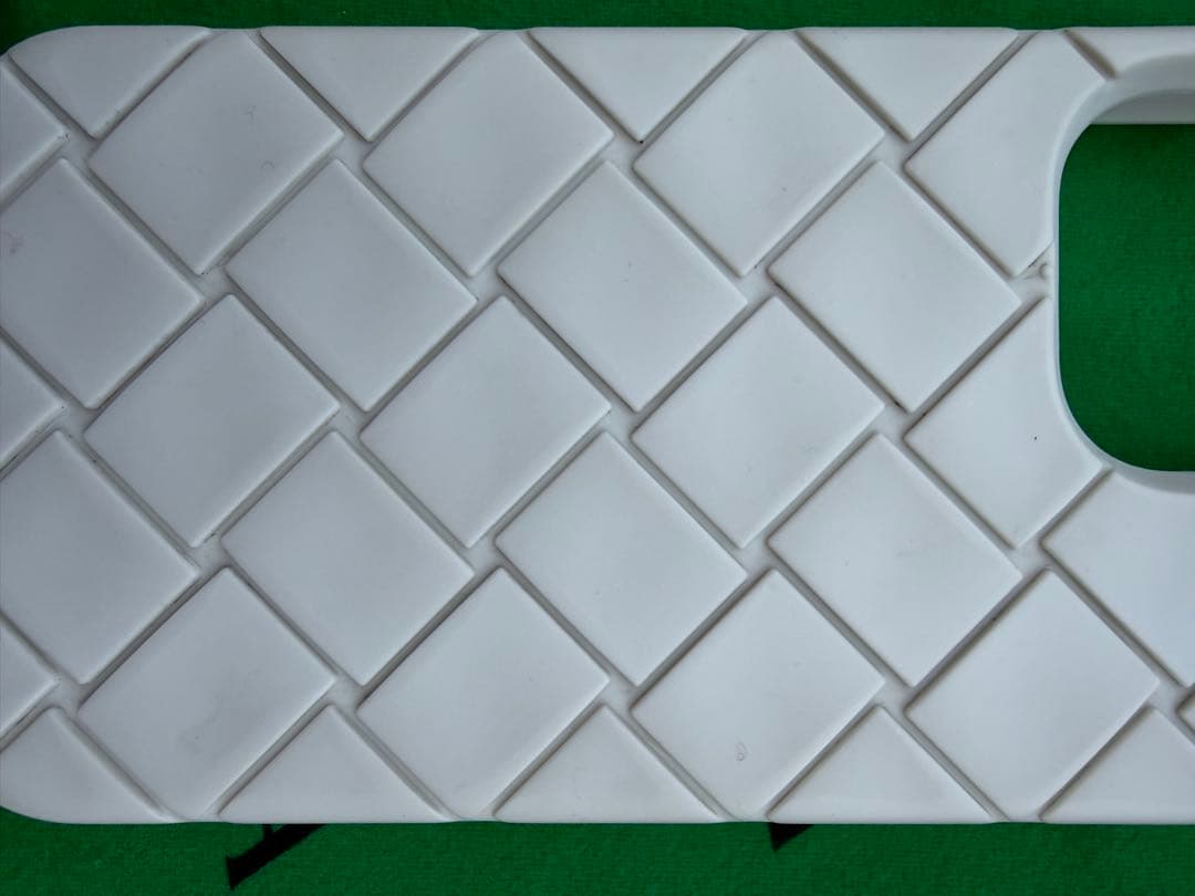 最終お値下げ！BOTTEGA VENETA ホワイト iPhoneケース