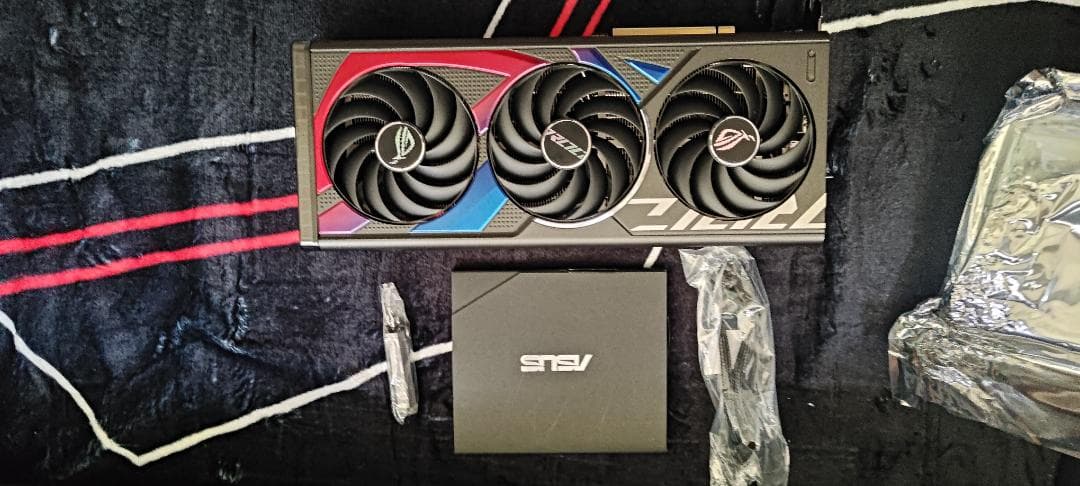 グラフィックボード・グラボ・ビデオカード ROG STRIX GeForce RTX 4070 Super OC 12GB
