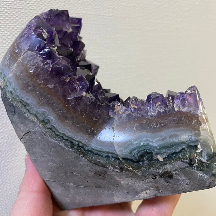 絶品❗️濃紫の煌めき☆キラキラ☆アメジストクラスター　パワーストーン天然石A429