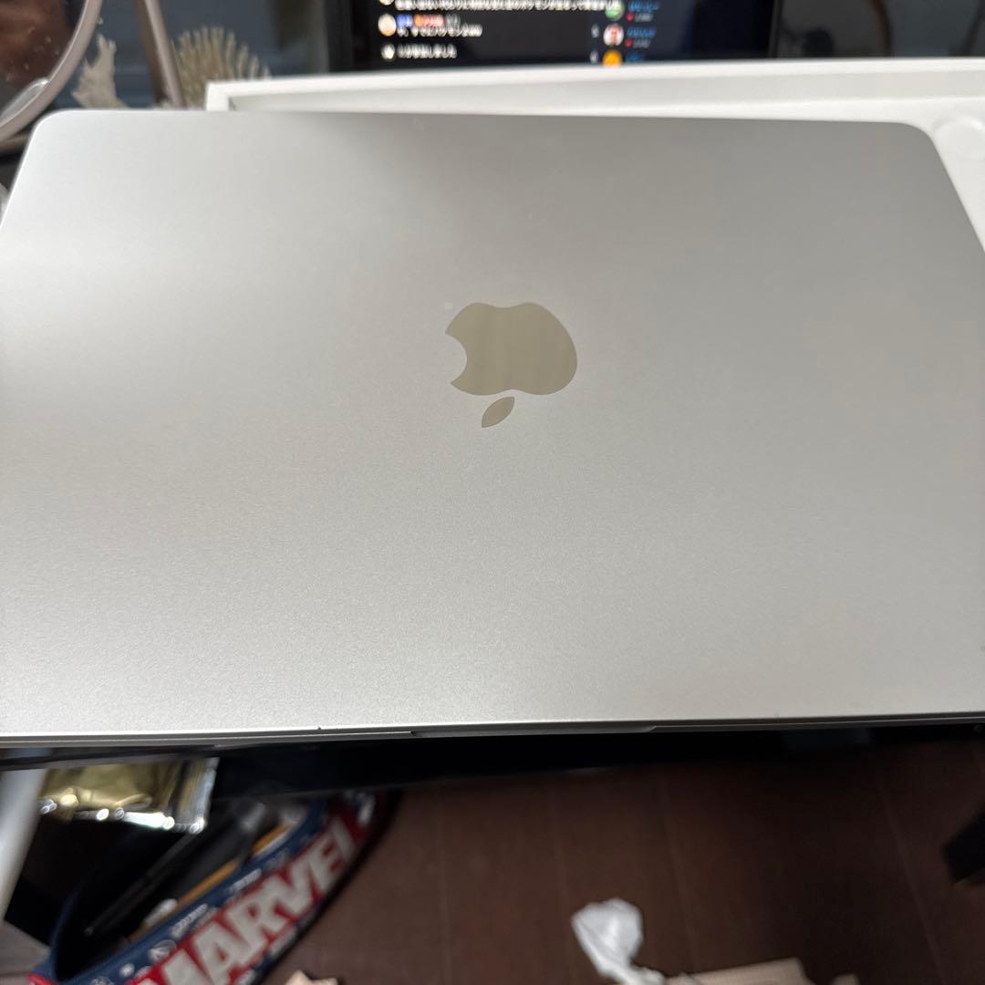 Apple MacBook 18インチ