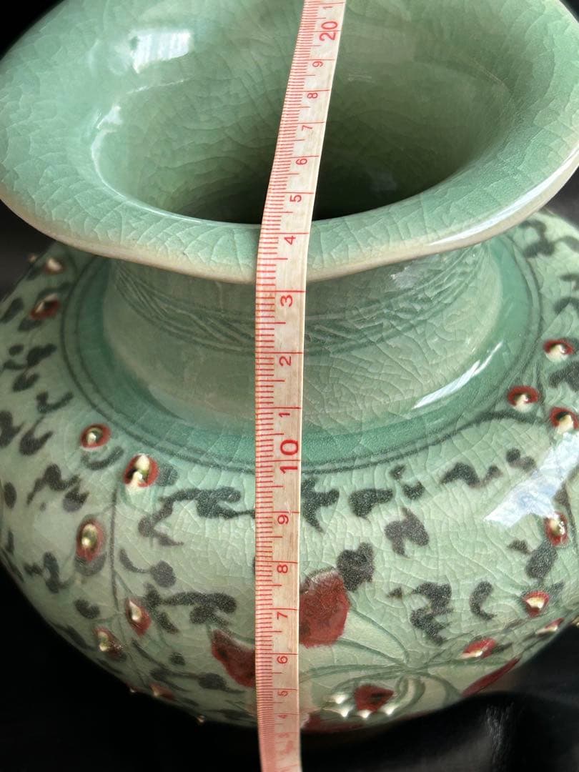 美しい古美術◾️蔵から、可憐な花が咲き誇るかなり超可愛い花瓶、壺が出て来ました。