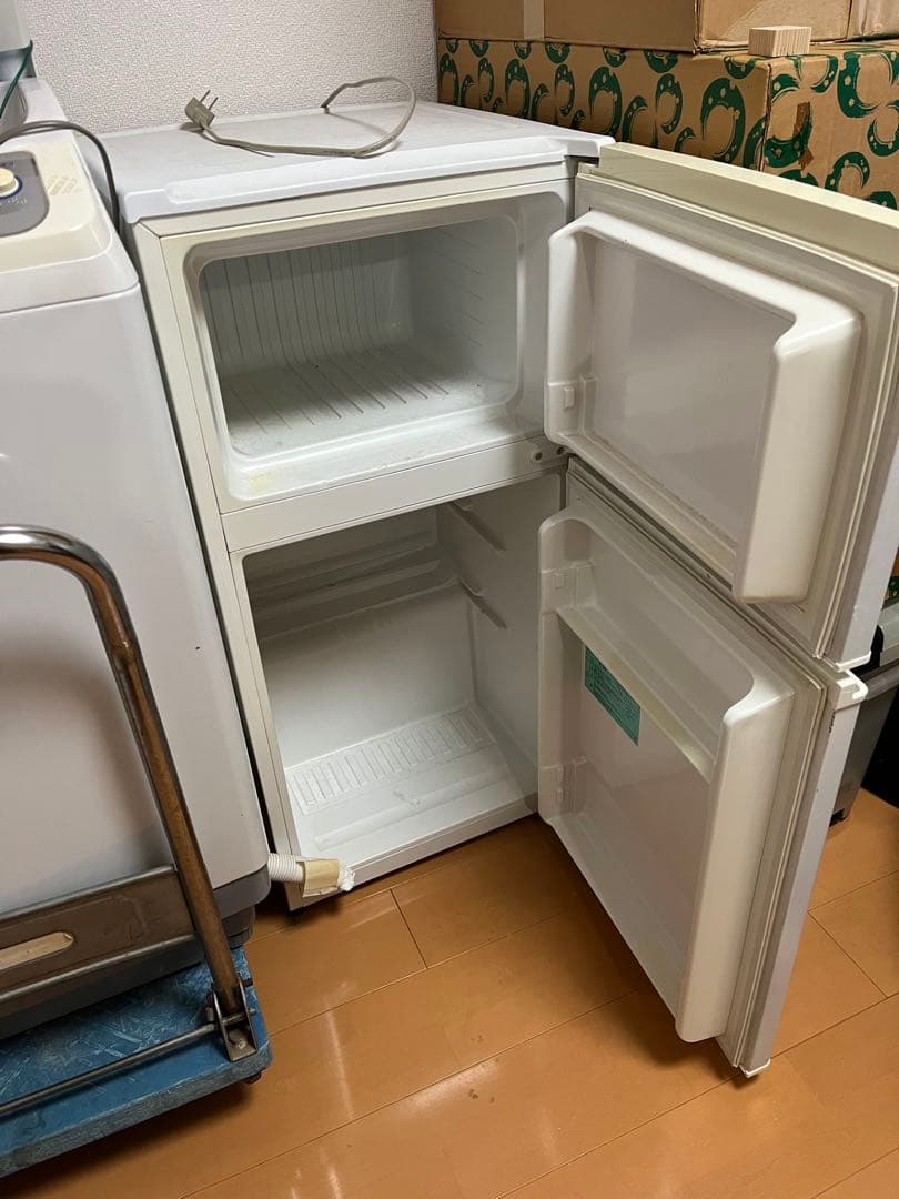 洗濯機、2ドア冷蔵庫、ローンカーテン