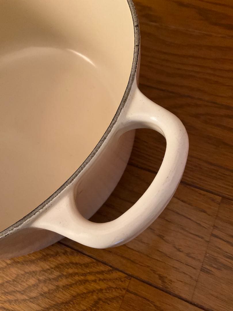 ル・クルーゼ　両手鍋　22センチ　ベージュ