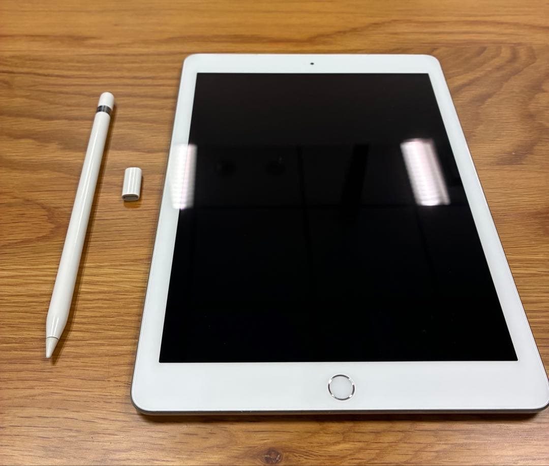 Apple iPad（第6世代） シルバー 本体 + Apple Pencil