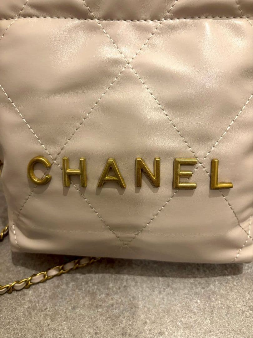 ピンクベージュ　 ショルダーバッグ　ノベルティ　チェーン コード有り