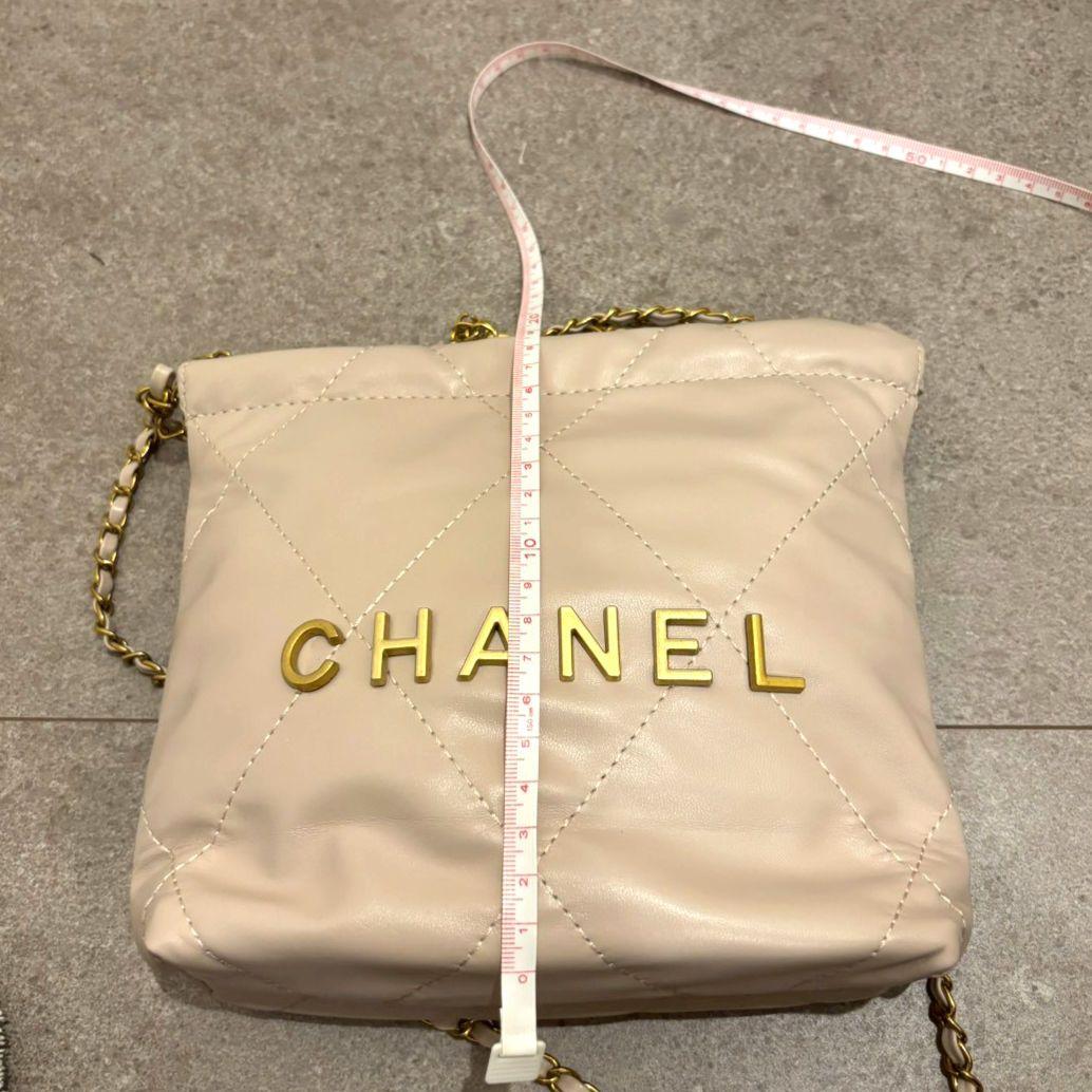 ピンクベージュ　 ショルダーバッグ　ノベルティ　チェーン コード有り