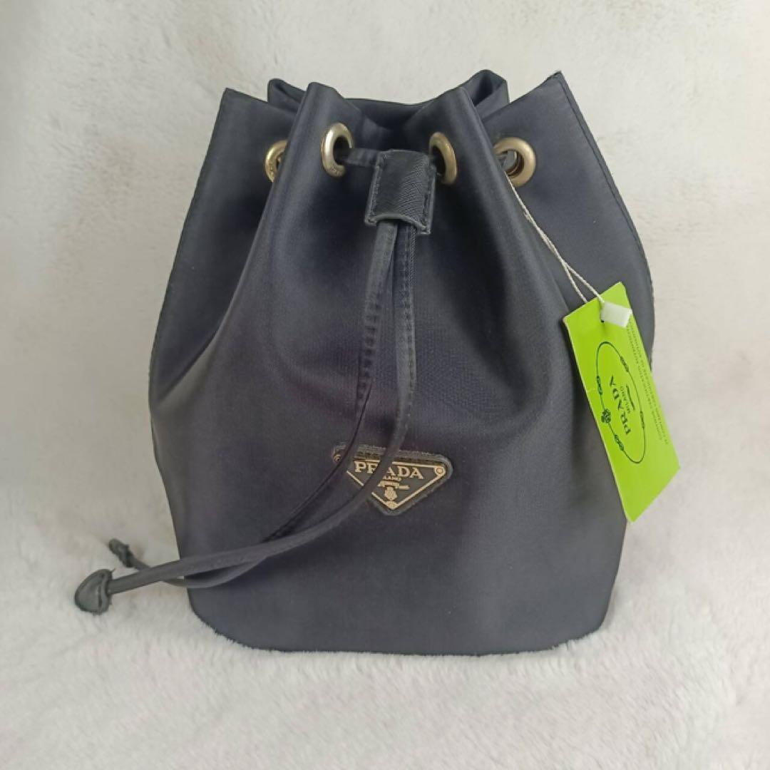 PRADA ノベルティ 巾着型 ナイロン ポーチ ブラック dak1