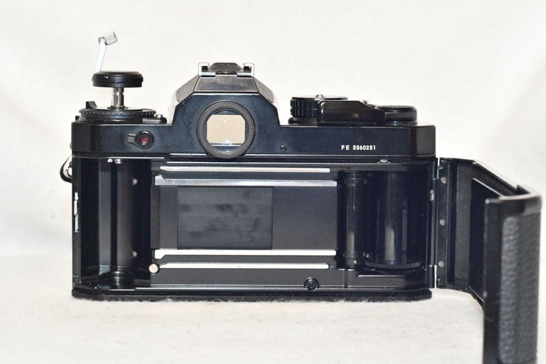 【動作品】Nikon FE + zoomレンズ一眼レフ