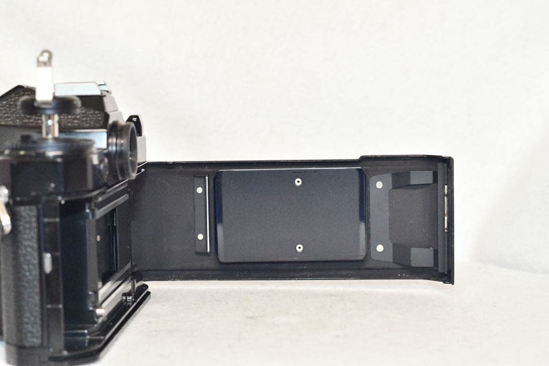 【動作品】Nikon FE + zoomレンズ一眼レフ