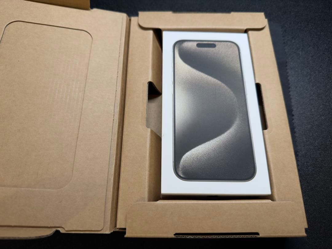 iPhone15 pro ナチュラルチタニウム 256GB SIMフリー