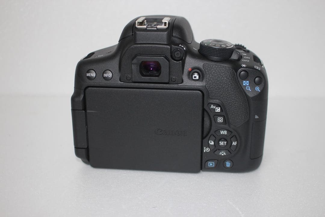 デジタル一眼レフカメラ/canon kiss x8i 標準レンズセット