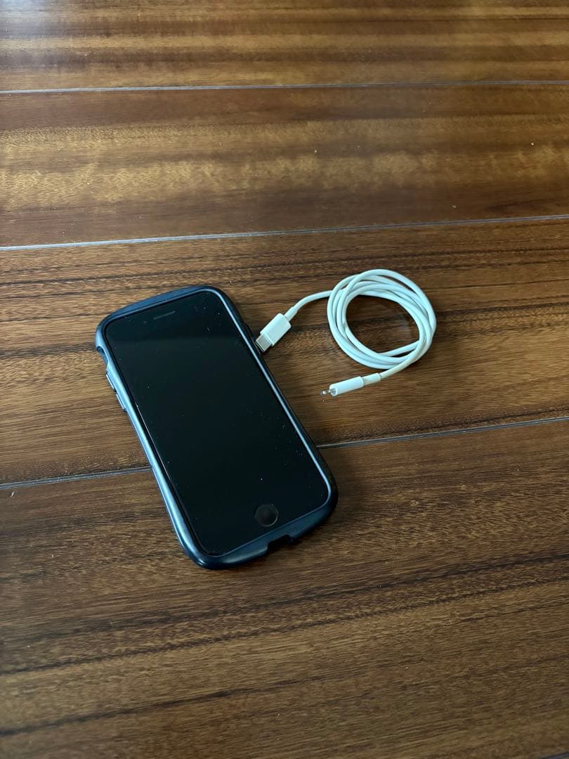 Apple iPhone SE2 本体+iface ケース