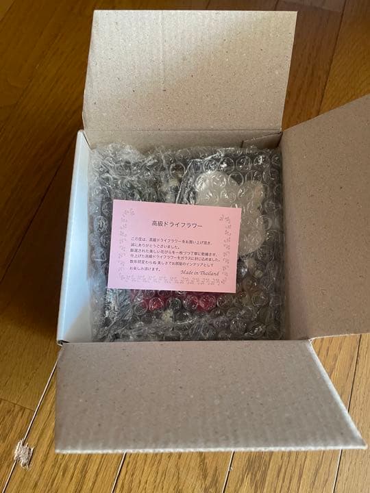 新品、高級ドライフラワーガラスケース入り　定価2万円位プレゼント