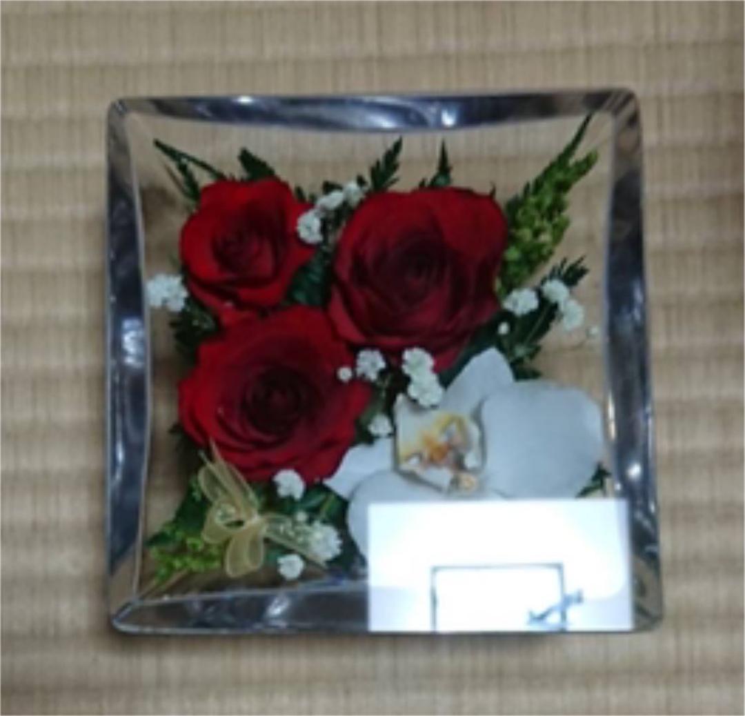 新品、高級ドライフラワーガラスケース入り　定価2万円位プレゼント