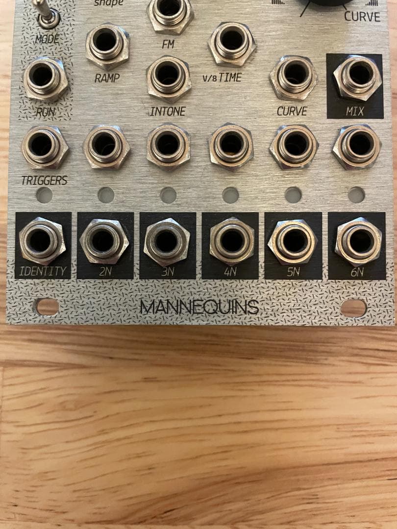 Mannequins Just Friends v2 モジュラーシンセ