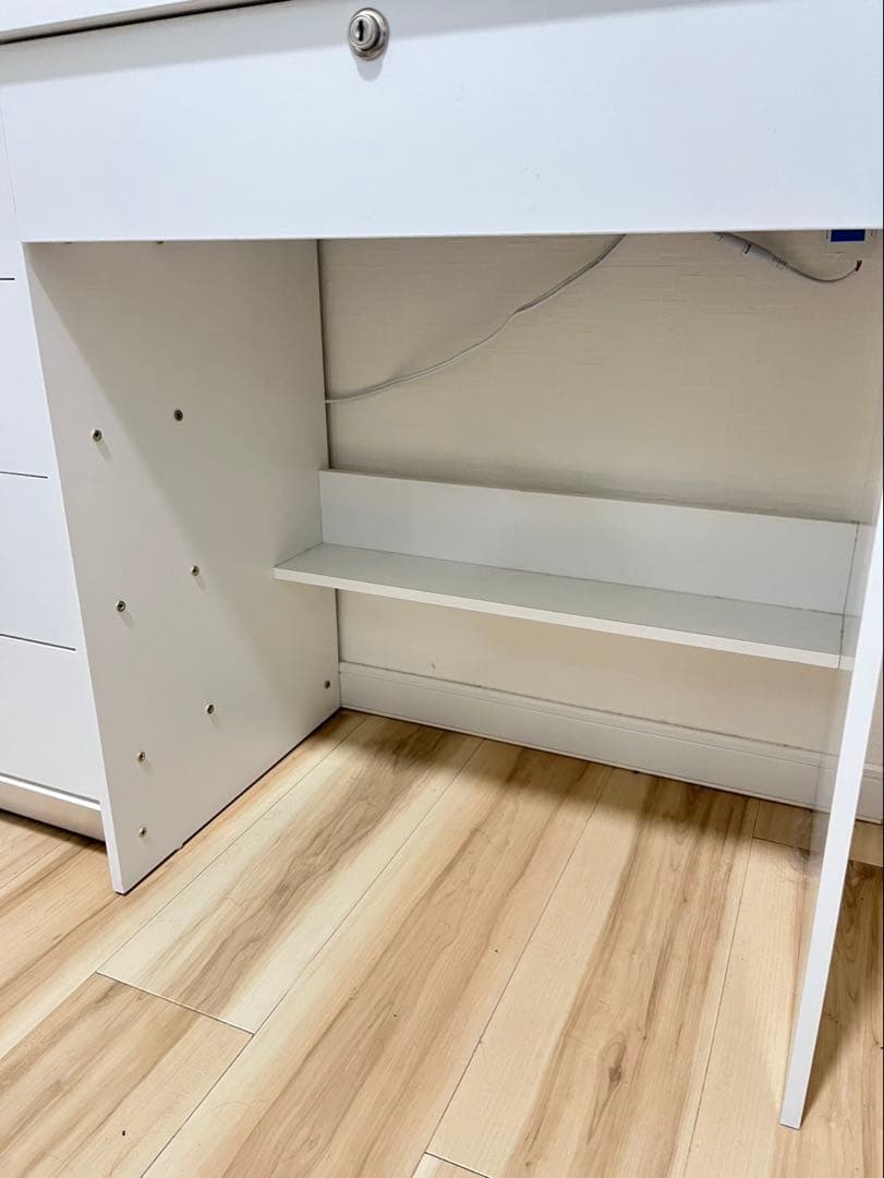 [神戸市内配送可]ホワイトLEDライト付きドレッサー