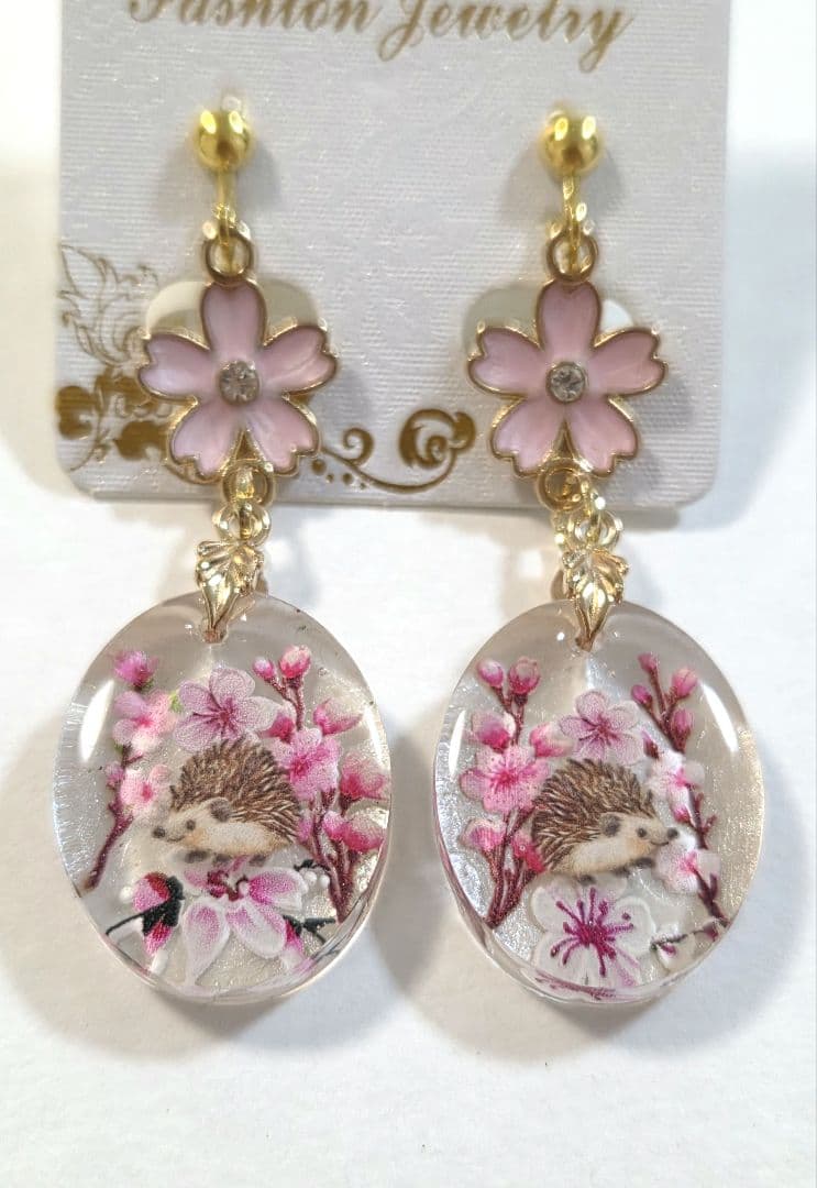 かわいいハリネズミちゃん桜イヤリング・ピアス✨　ハリネズミアクセサリー