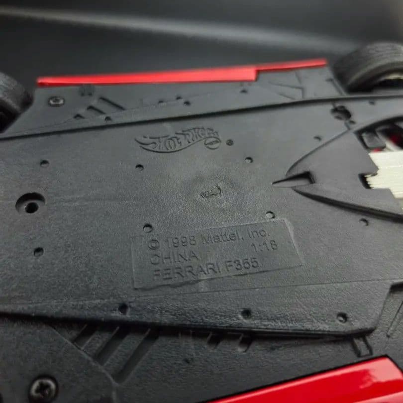 ミニカー hotwheel Ferrari f355 1/18