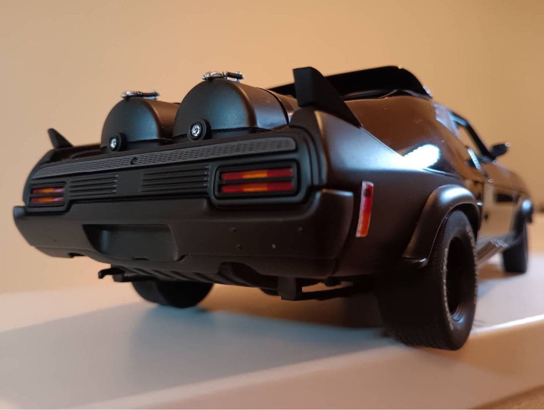 AUTO art. 1:18 マッドマックス2 インターセプター