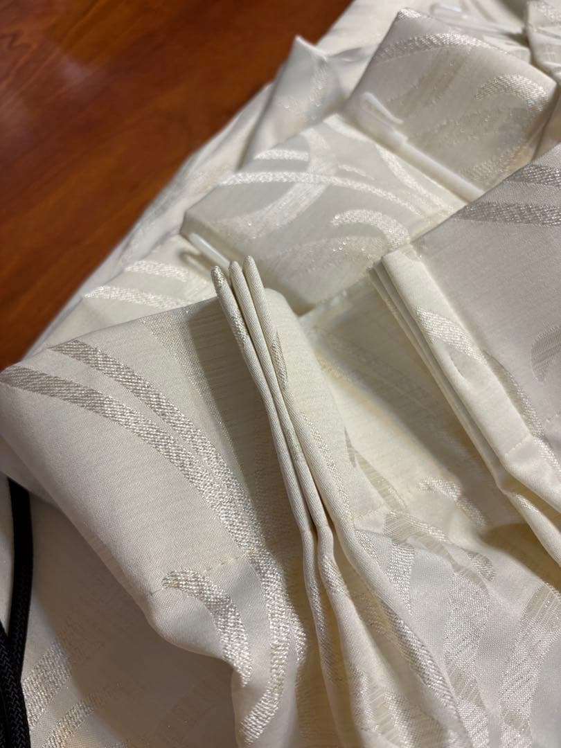 カーテン　オフホワイト（ラメあり）