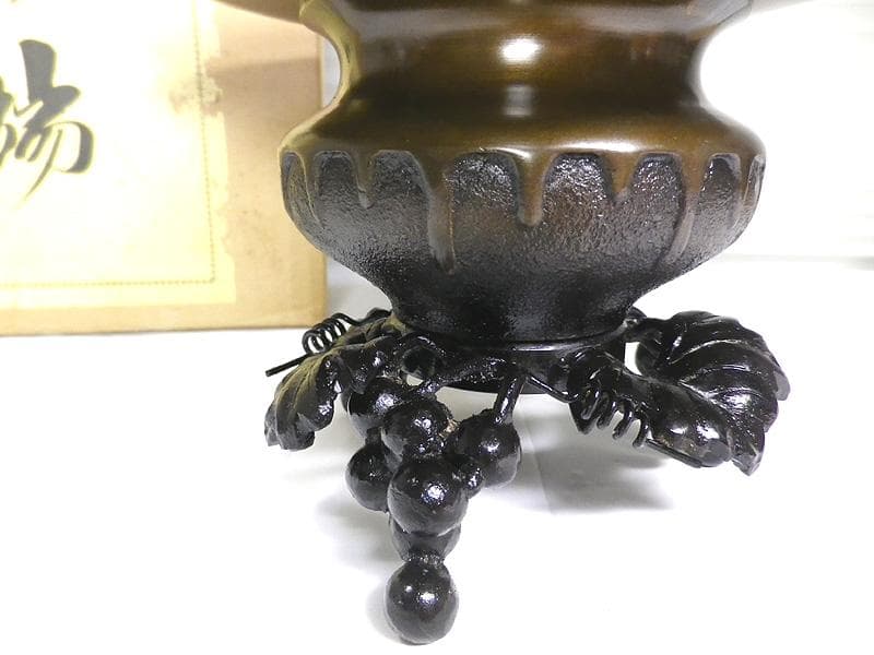 勝峰作 鋳銅 薄端 ぶどう足 花器 三足 華道