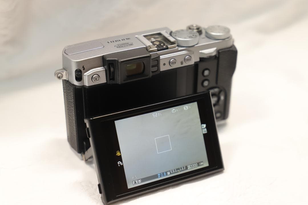 ☆極美品☆FUJIFILM 富士フイルム X30 シルバー 付属品多数！送料込☆