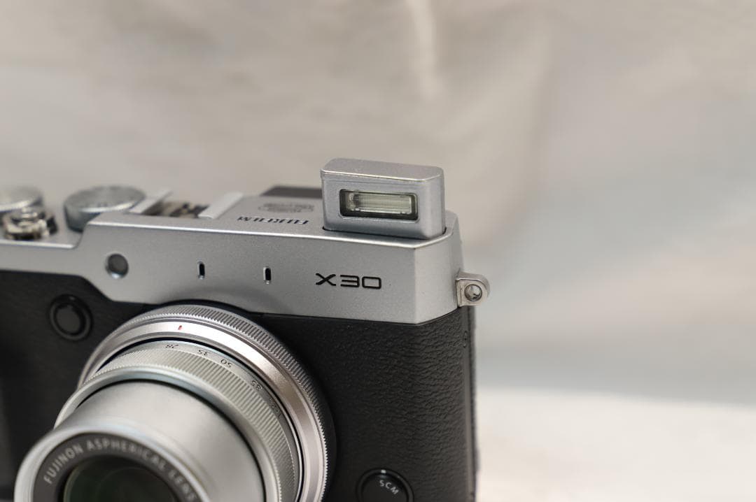 ☆極美品☆FUJIFILM 富士フイルム X30 シルバー 付属品多数！送料込☆