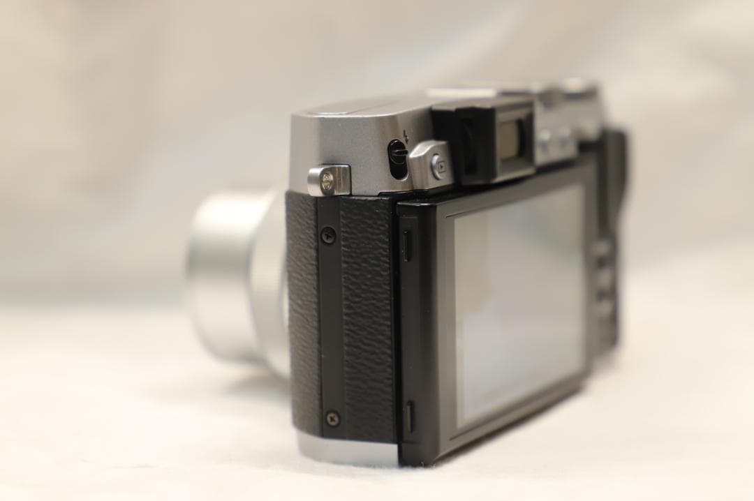 ☆極美品☆FUJIFILM 富士フイルム X30 シルバー 付属品多数！送料込☆