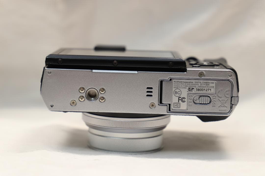 ☆極美品☆FUJIFILM 富士フイルム X30 シルバー 付属品多数！送料込☆