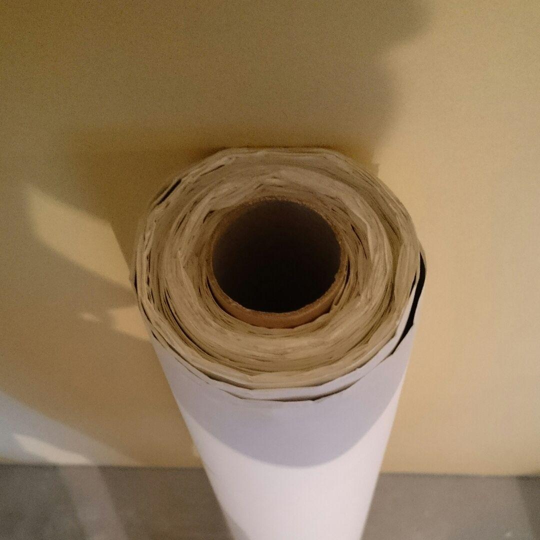 黒いタイル柄の壁紙