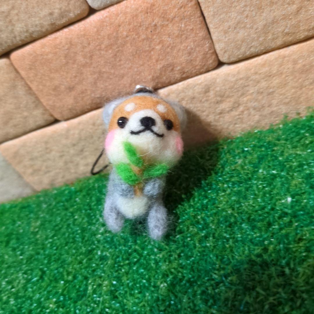コアラになりきり　柴犬さん　ストラップ　羊毛フェルト
