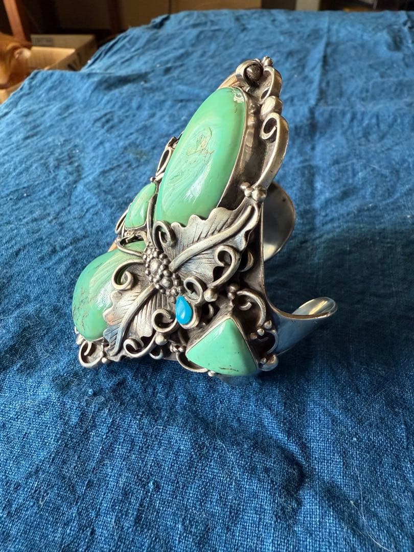 ◯ハンドメイド 、一点もの 　　　　ターコイズのバングル