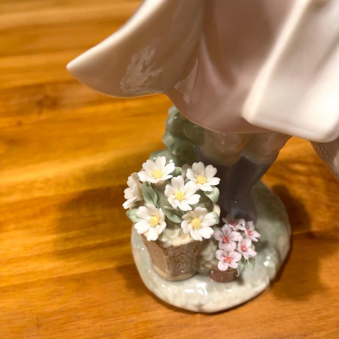 リヤドロ 雨上がりの午後に 8240 フィギュリン 人形 少女 鳥 花 置物